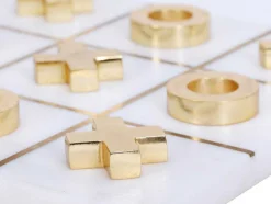 Vente-unique Spel Voor Binnen-Gezelschapsspel - Boter-Kaas-En-Eieren - Marmer En Messing En Wit - L20,5 X H2,5 X D20,5 Cm - Tactoe