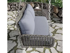 Vente-unique Hangstoel-Hangstoel Van 240 Cm In Pe Rotan - 2 Plaatsen - Inclusief Kussens - Grijs